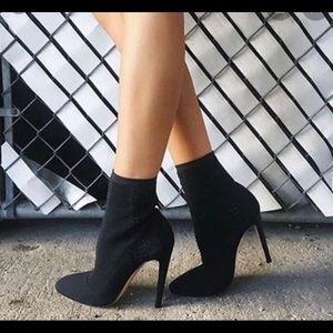 Gianvito Rossi Vires Knitted Ankle Boots